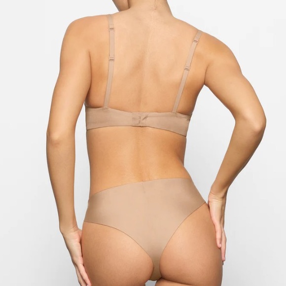 NWT Skims Wireless Form Lightly Lined Push Up Plunge Bra sz 34C - Picture 2 of 8